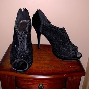 David’s Bridal lacey black shoes with 4inch heel